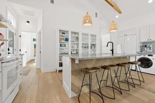 Haven Tiny House - Pool, Walk to Downtown - 4