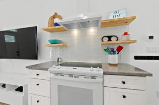 Haven Tiny House - Pool, Walk to Downtown - 1