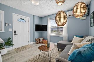 Déjà Blue - Steps to the Ocean! - 7