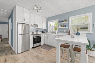 Déjà Blue - Steps to the Ocean! - 2