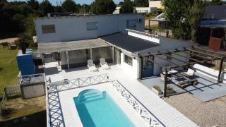 Casa luminosa con pileta y estilo mediterráneo en Costa Esmeralda - 8