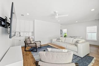 Endless Summer Oasis- Luxury 5br, heated pool, elevator, steps to ocean! - 1