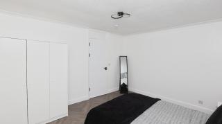 Modern 3 bed house in Edmonton with private driveway parking - Edmonton - 2