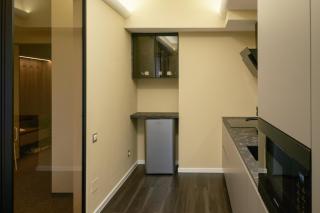 Luxury Airport Studio with Balcony Cozy & Modern - 4