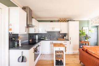 Bright 1-Bed Flat Near The Shore & Ocean Terminal - 9