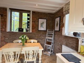 The Gatehouse at Pudleston Court - 1