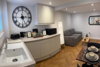 Little Dunton Lodge 1 - 4