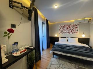 Mickitos Luxury Lifestyle - 6