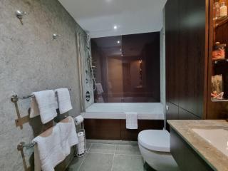 Riverfront Luxury Zone 1 Flat, City & Shard Views - 4