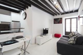 Black&White Apartment, minimum stay 30 nights, by PriorityVillas - 0