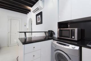 Black&White Apartment, minimum stay 30 nights, by PriorityVillas - 1