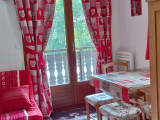 Studio cosy avec balcon, proche télécabine, 4 pers, cuisine équipée, TV et Multispass inclus - FR-1-198-128 - 1