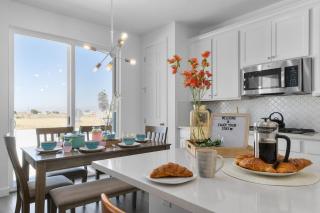 Serene New Lake Point Home with Views - 8