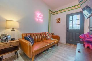 New Construction Downtown 8 beds - 6