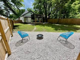 Sleeps 14 Fenced Yard Downtown - 5