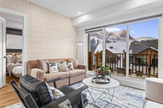 3BR Mountain Bliss Retreat with Gym Hot Tub and Sauna - 8