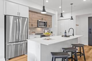 3BR Mountain Bliss Retreat with Gym Hot Tub and Sauna - 7