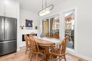 Modern 4BR Mountain Retreat Balcony BBQ near DT - 9