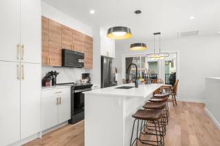 Modern 4BR Mountain Retreat Balcony BBQ near DT - 8