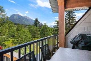Modern 4BR Mountain Retreat Balcony BBQ near DT - 7