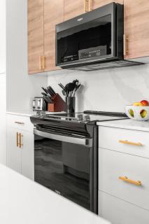 Modern 4BR Mountain Retreat Balcony BBQ near DT - 4