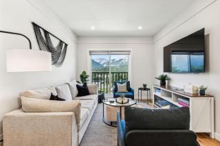 4BR Golden Ridge Mountain Escape with Hot Tub and Gym - 0