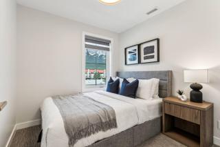 4BR Golden Ridge Mountain Escape with Hot Tub and Gym - 9