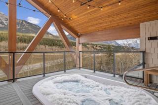 4BR Golden Ridge Mountain Escape with Hot Tub and Gym - 7