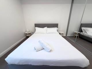 Cosy Convenience 2BR APT in Castle Hill - 4