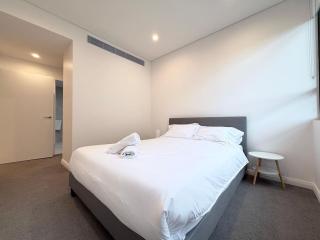 Cosy Convenience 2BR APT in Castle Hill - 3