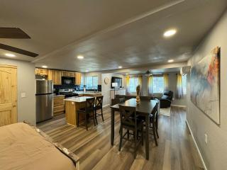 12 Creekside Retreat - King Suite - 9