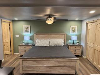 12 Creekside Retreat - King Suite - 5