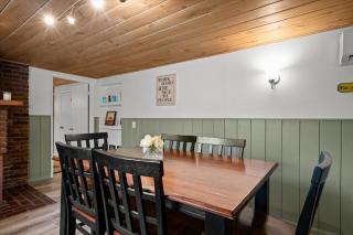 10 Creekside Retreat House with private Hot Tub - 6