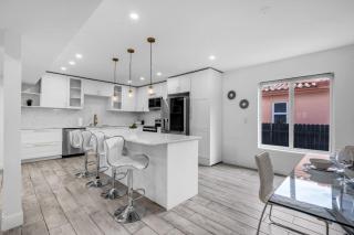 Contemporary Family Oasis Pool and Comfort - 5