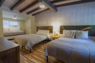 Destination Oak Creek 5 - with shared patio - 9