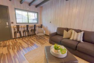 Destination Oak Creek 5 - with shared patio - 2