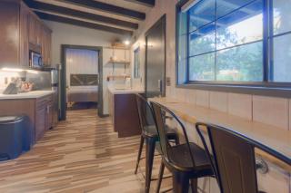 Destination Oak Creek 6 -with shared patio - 4