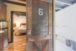 Destination Oak Creek 6 -with shared patio - 1