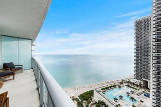 Lyfe Resort Oceanfront Luxury Apartment - Exclusive Stay in Hollywood Beach - 5