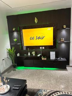 Spacious 2beds, 2 baths with panoramic view on balcou - 0