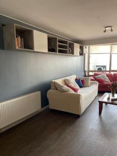 Hermoso departamento sobre el metro los Leones - 6