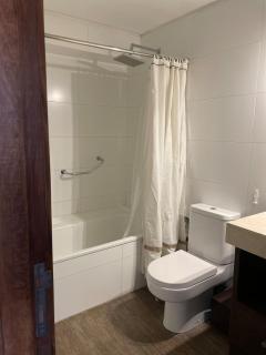 Hermoso departamento sobre el metro los Leones - 2