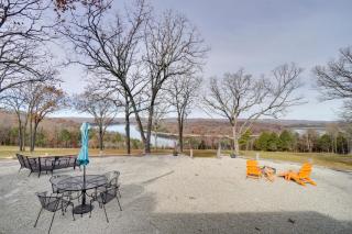 Table Rock Lake Home - Fire Pit and Lake Views! - 0