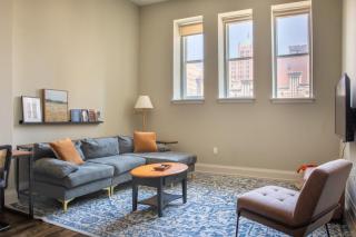 Downtown Modern 2BR Loft - 9