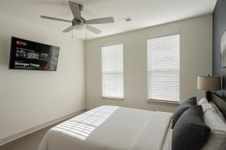 Luxury 2BR Stay Pool, Gym and Chill Areas - 2