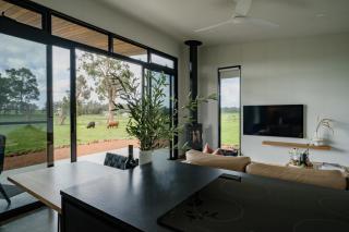 8 Paddocks Chalet Three - 2