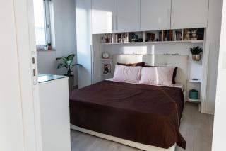 Bright and Modern Apt with an Industrial Touch - 4