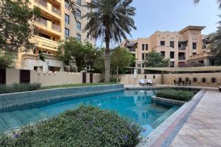 Newly Refurbished Luxury Garden Apartment with Burj Khalifa View and Direct Pool Access in Downtown Dubai - 8