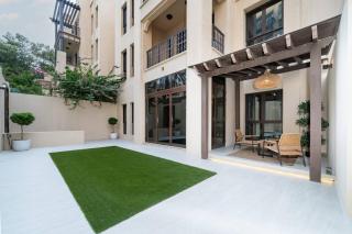 Newly Refurbished Luxury Garden Apartment with Burj Khalifa View and Direct Pool Access in Downtown Dubai - 0