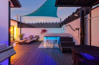 Private Retreat Grill Jacuzzi Downtown - 9